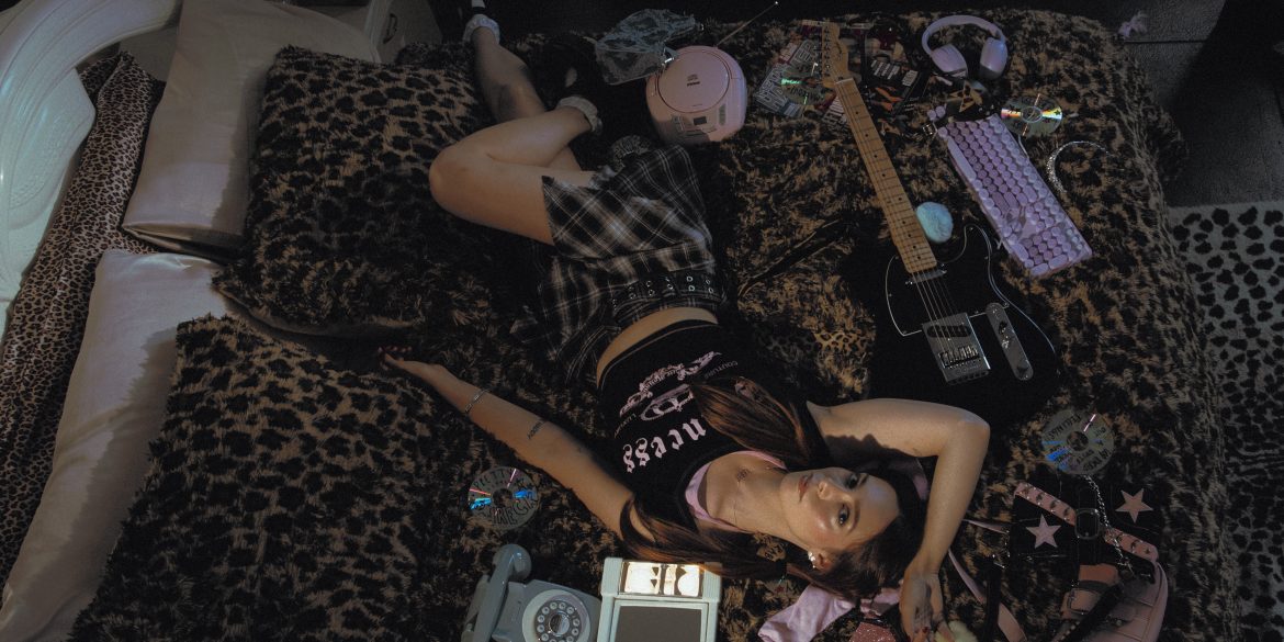 LØLØ Embraces The Chaos On New Single "Pretty Little Wreck"