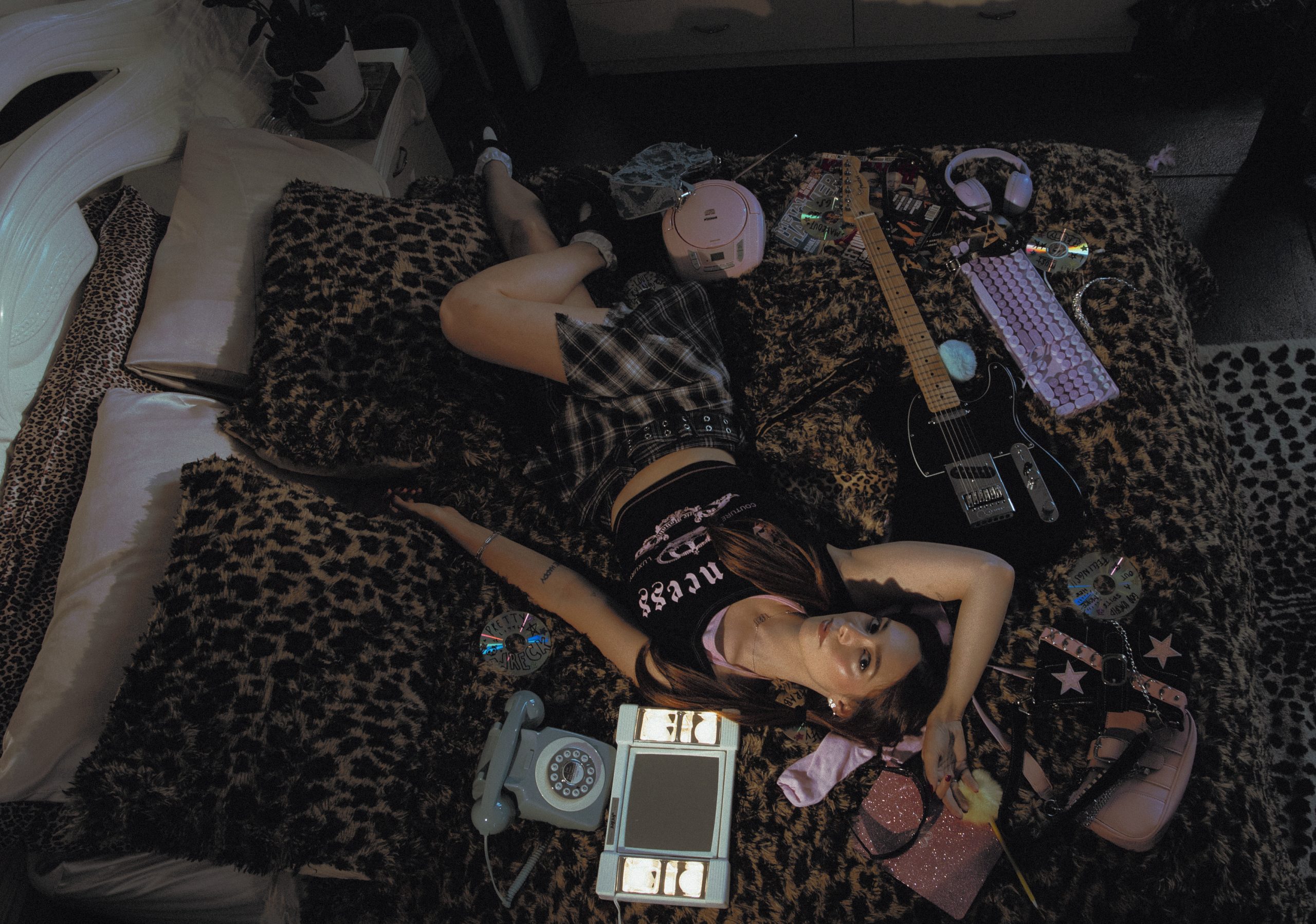 LØLØ Embraces The Chaos On New Single "Pretty Little Wreck"